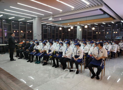 我校全體食堂員工圓滿完成餐飲安全培訓(xùn)考核，通過率高達100%并開展慶祝歌舞活動